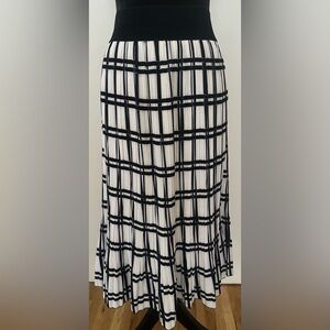 Metrowear Pleated Cream & Black Lined Midi Skirt W/Elastic Waist Sz L - NWT